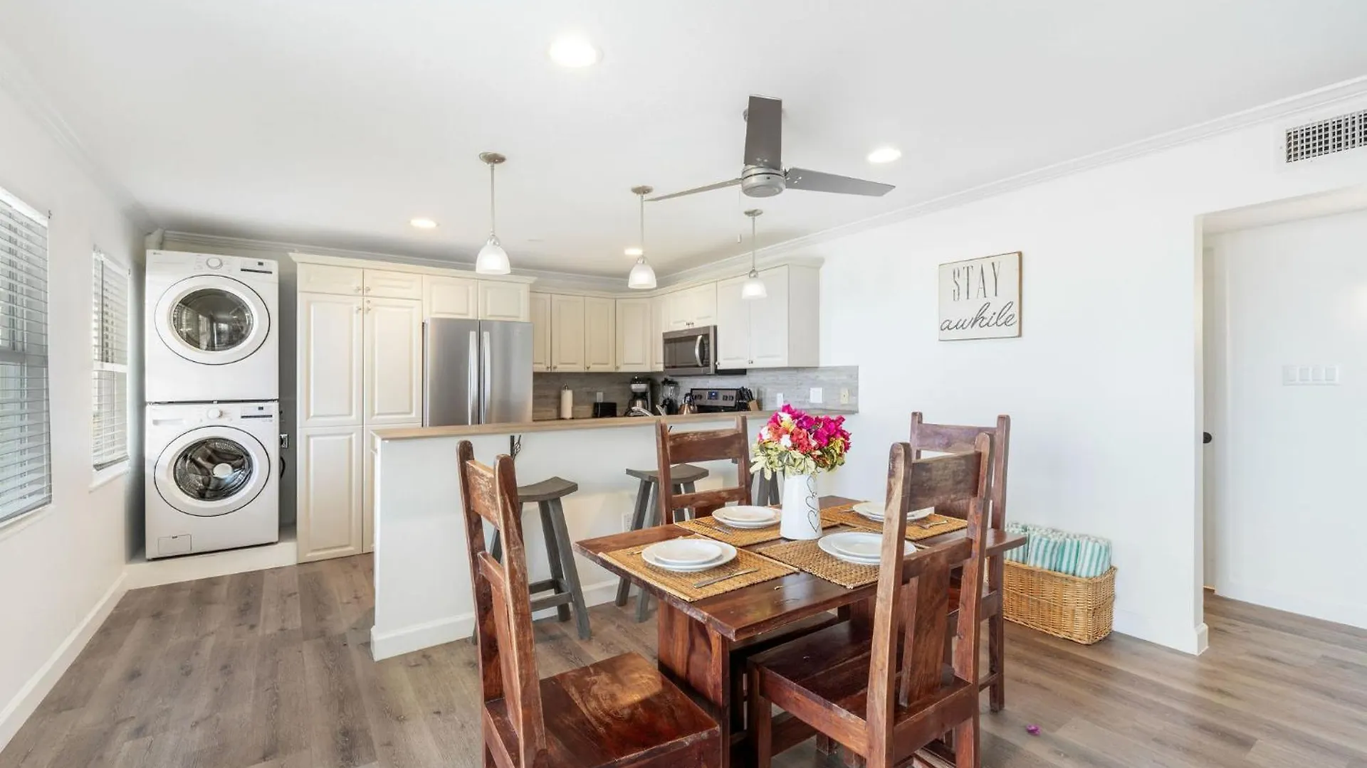 7 Mile Beach, 2Br Ground Floor Oceanfront Condo With Pool And Large Patio, Sleeps 6 George Town